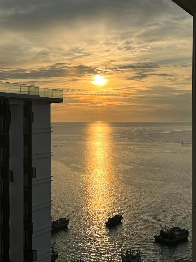 Kota Kinabalu City Centre @ The Shore By Casa Yolo Exterior foto